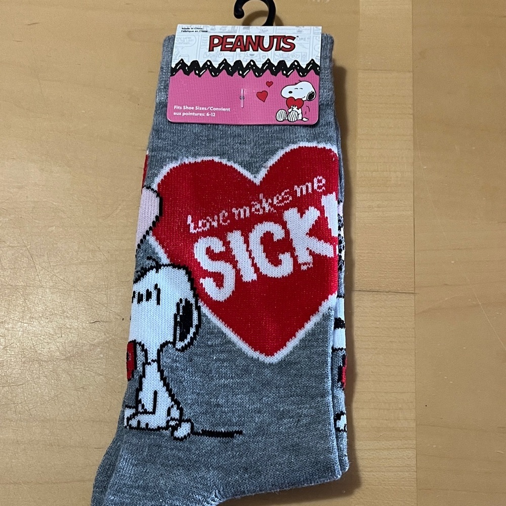Peanuts Gray and Red Casual Socks